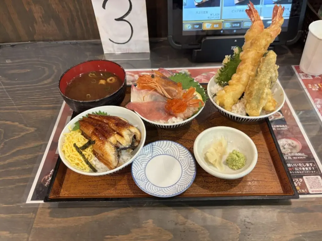 満足！三種の海鮮丼定食