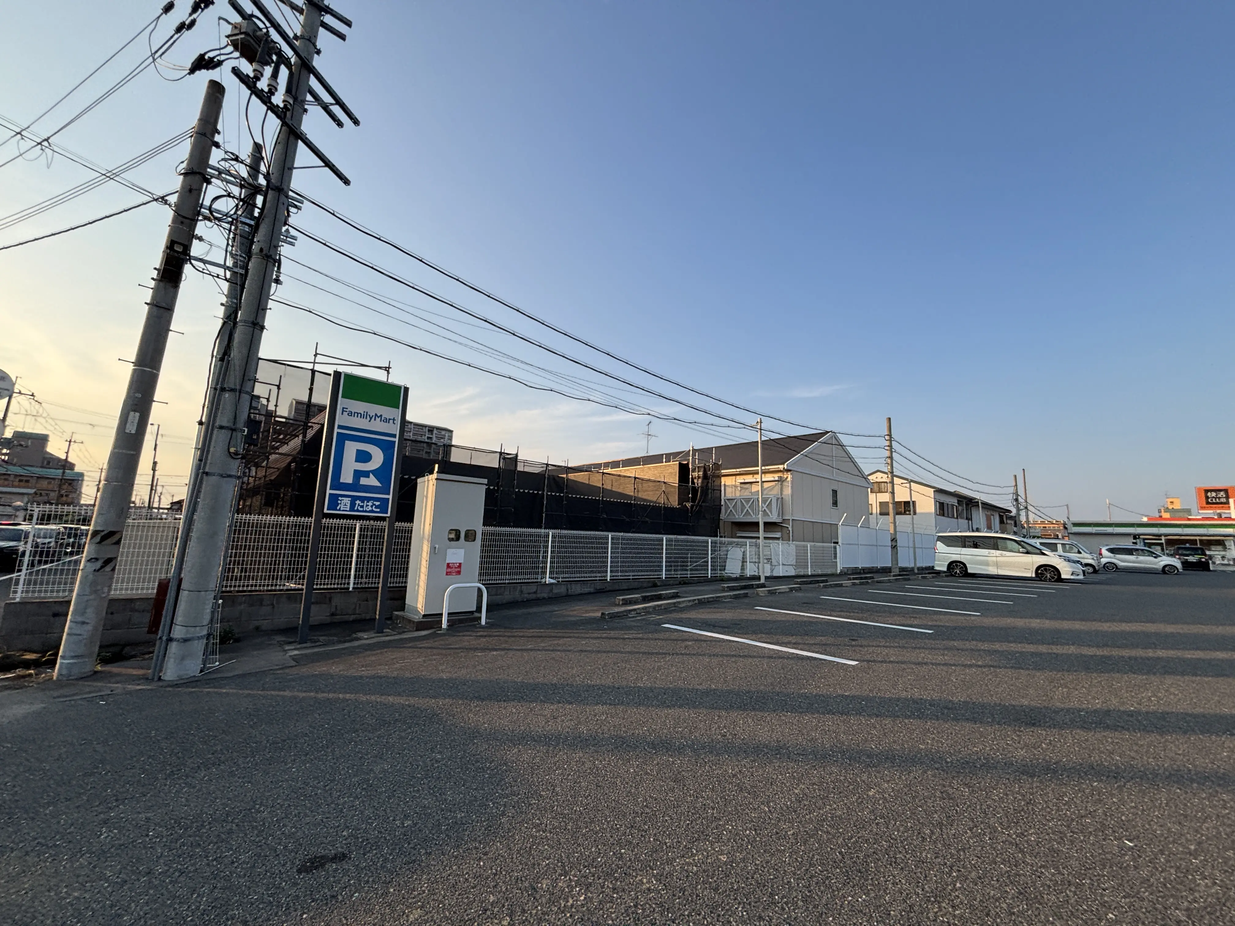 工事場所の隣にあるコンビニ