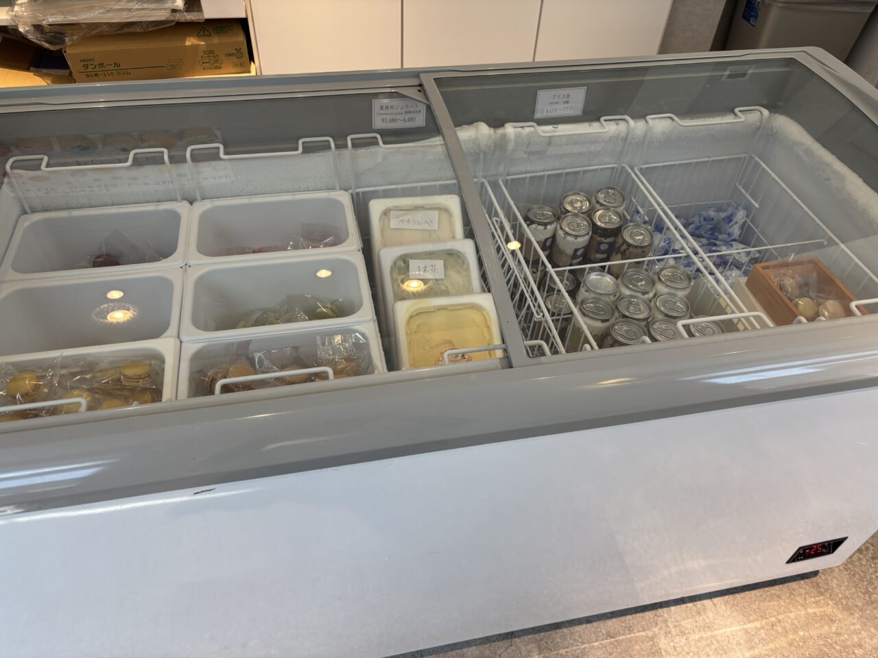 商品ケース