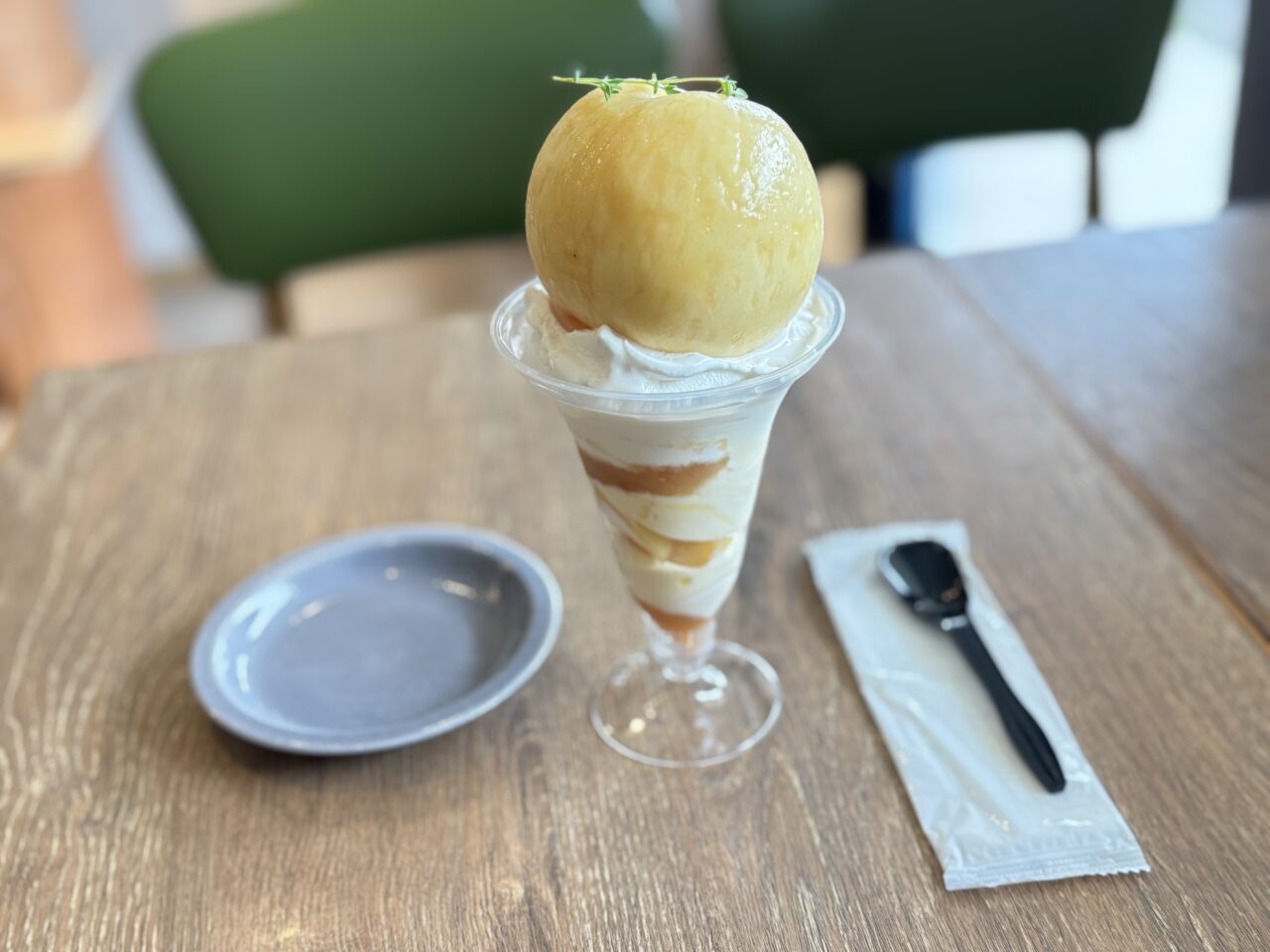 あら川の桃パフェ