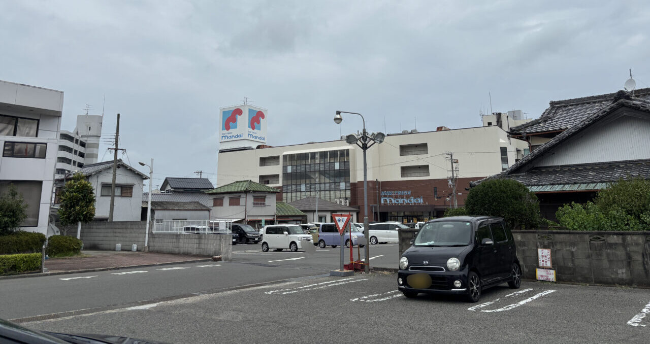 万代駐車場