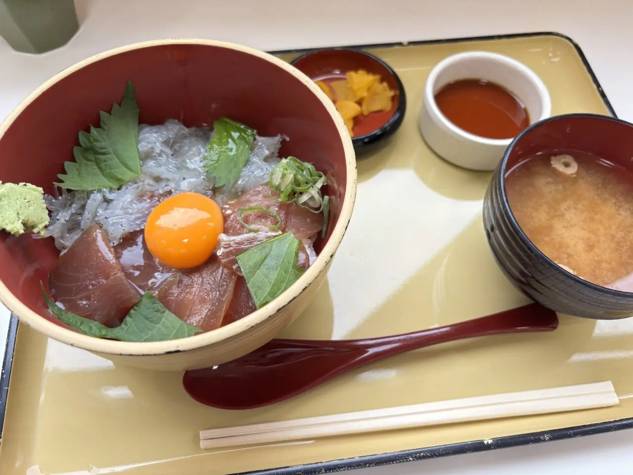 生しらすとまぐろ漬け丼