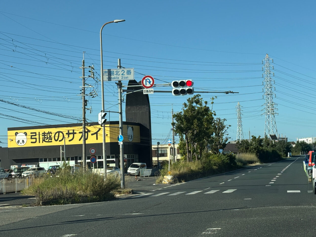 よってって泉南信達店の交差点