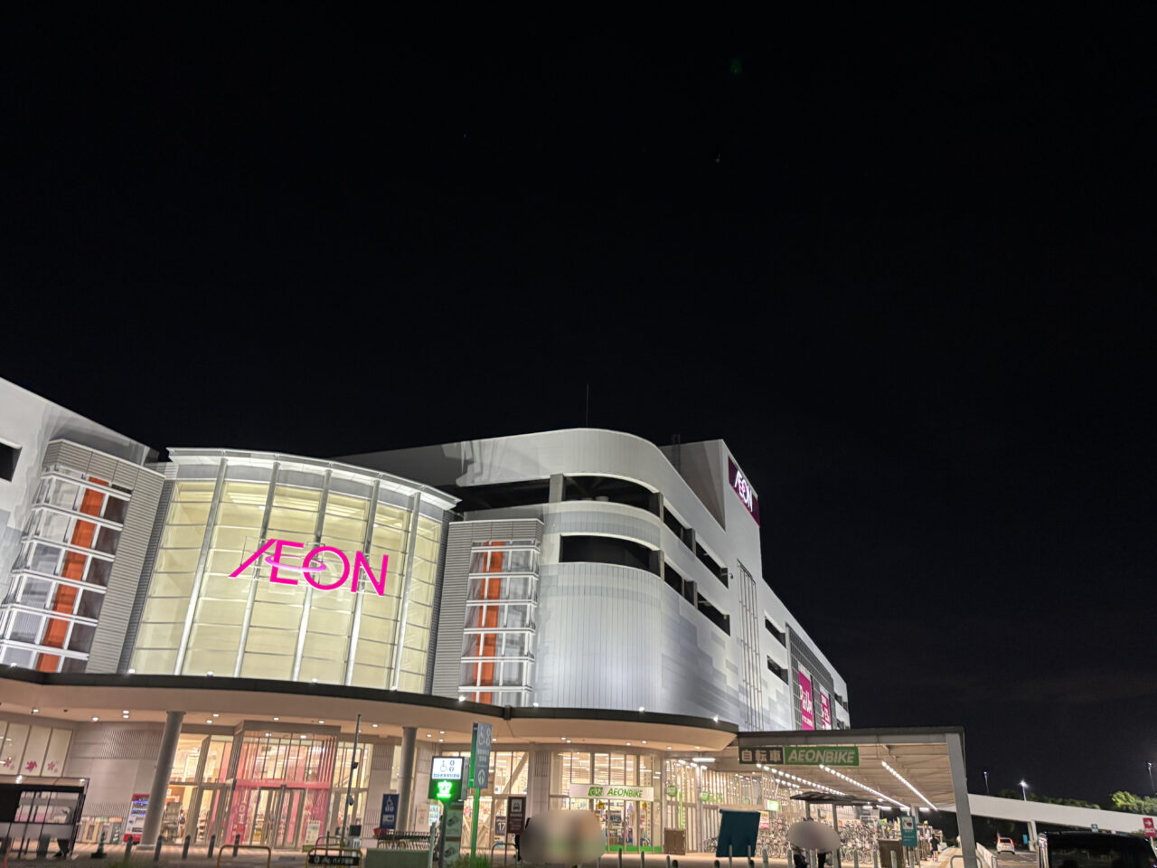 イオンモールりんくう泉南の外観(夜)