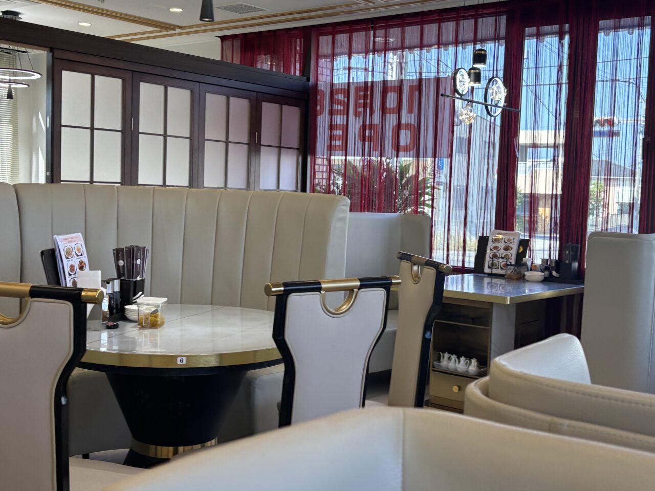 香港スタイル飲茶レストランの座席