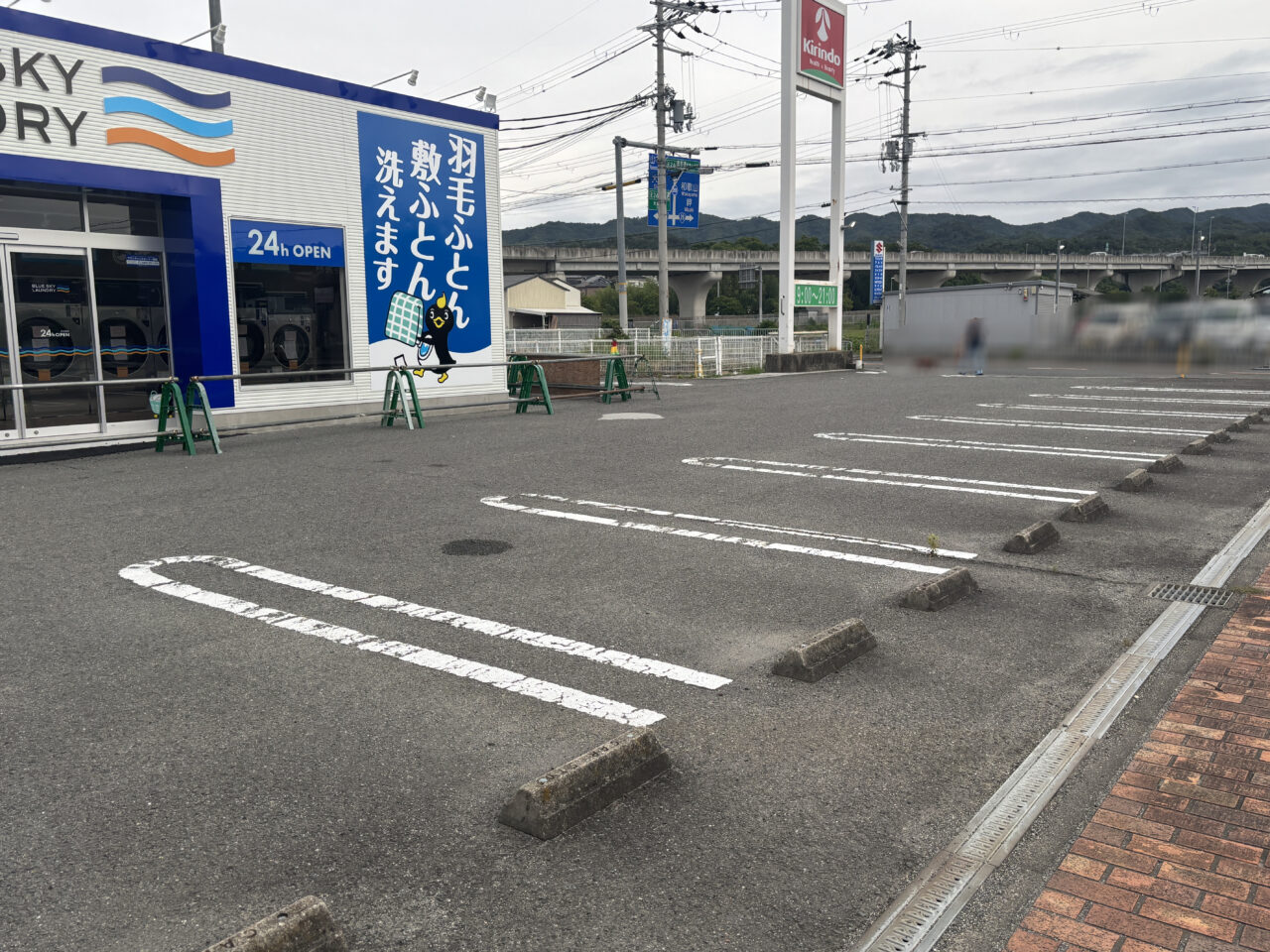 コインランドリー前の駐車スペース