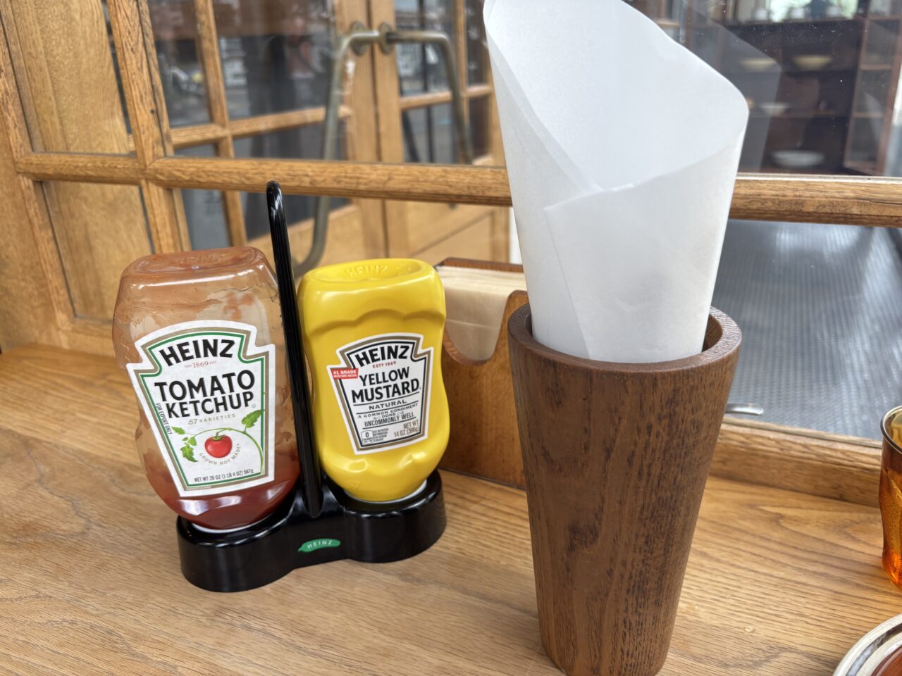 ハンバーガー用ペーパーやケチャップ・マスタード