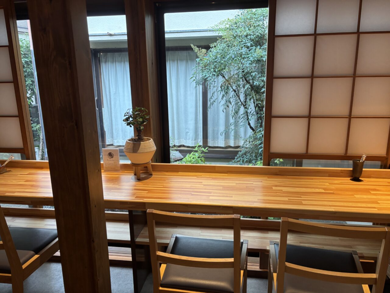 カウンター席