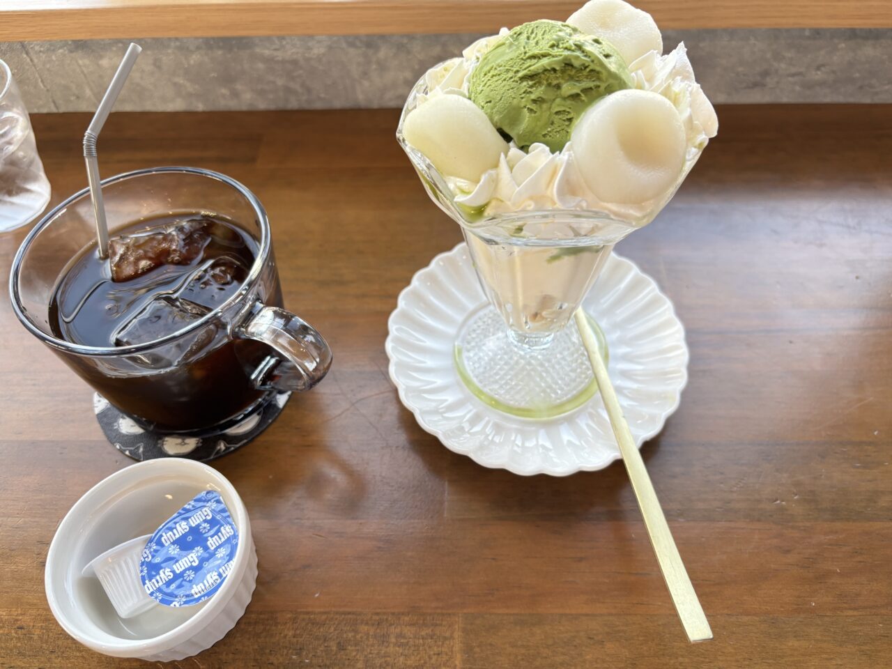抹茶パフェとコーヒー